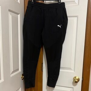 Puma Women’s size Med Black Sweatpants with Logo